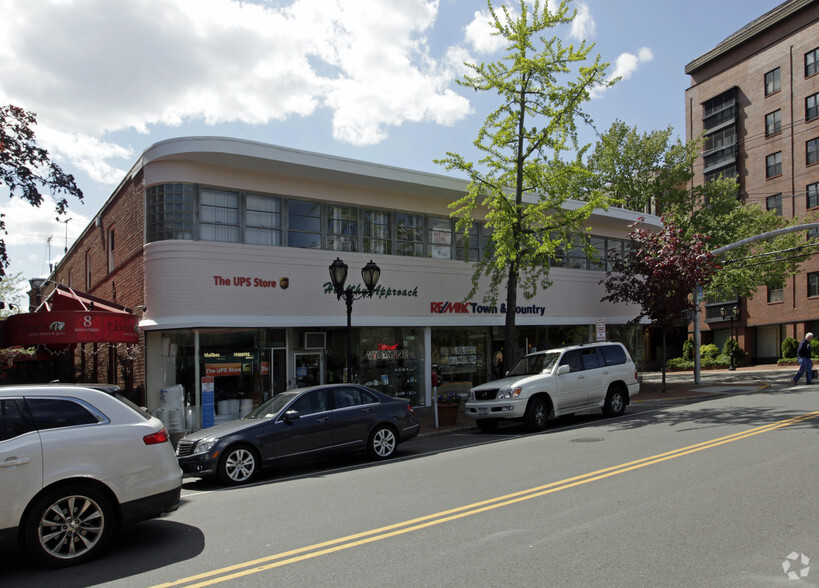 10 Bond St, Great Neck, NY en alquiler - Foto del edificio - Imagen 3 de 16