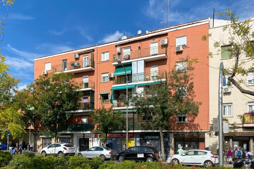 Edificio residencial en Madrid, Madrid en venta - Foto del edificio - Imagen 2 de 3