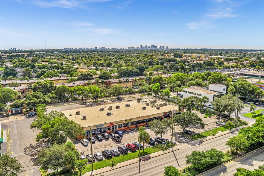 2424 N St Rd 7, Fort Lauderdale, FL en alquiler - Foto del edificio - Imagen 1 de 28