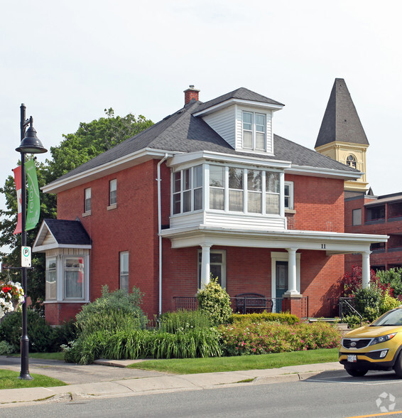 11 Brock St E, Uxbridge, ON en alquiler - Foto del edificio - Imagen 2 de 3