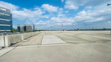 55 Commerce Valley Dr W, Markham, ON en alquiler Foto del interior- Imagen 1 de 3