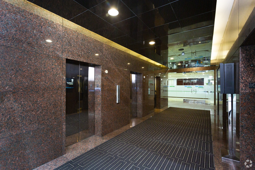 3530 Wilshire Blvd, Los Angeles, CA en alquiler - Lobby - Imagen 2 de 9