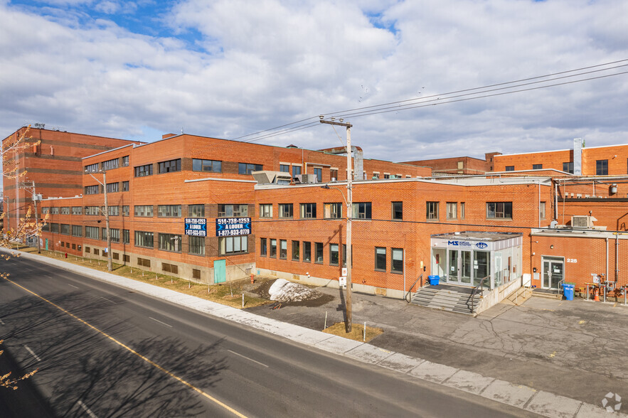 225 Av Lafleur, Montréal, QC en alquiler - Foto del edificio - Imagen 1 de 10