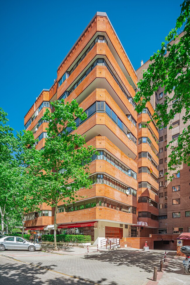 Más detalles de Calle del Hermano Gárate, 8, Madrid - Local en alquiler