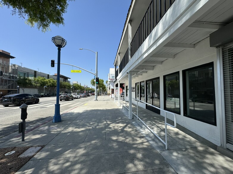 8543-8555 Santa Monica Blvd, West Hollywood, CA en alquiler - Foto del edificio - Imagen 3 de 9