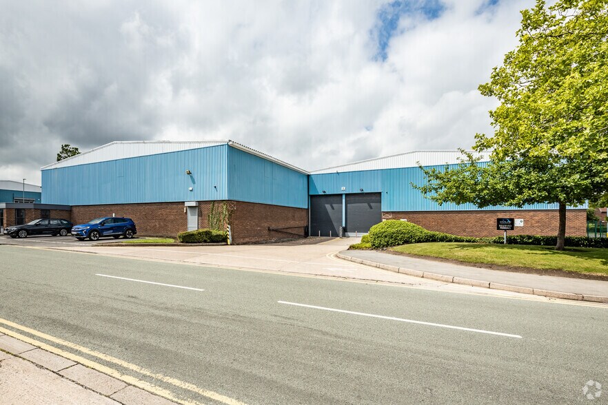 Shadowmoss Rd, Manchester en alquiler - Foto del edificio - Imagen 2 de 3