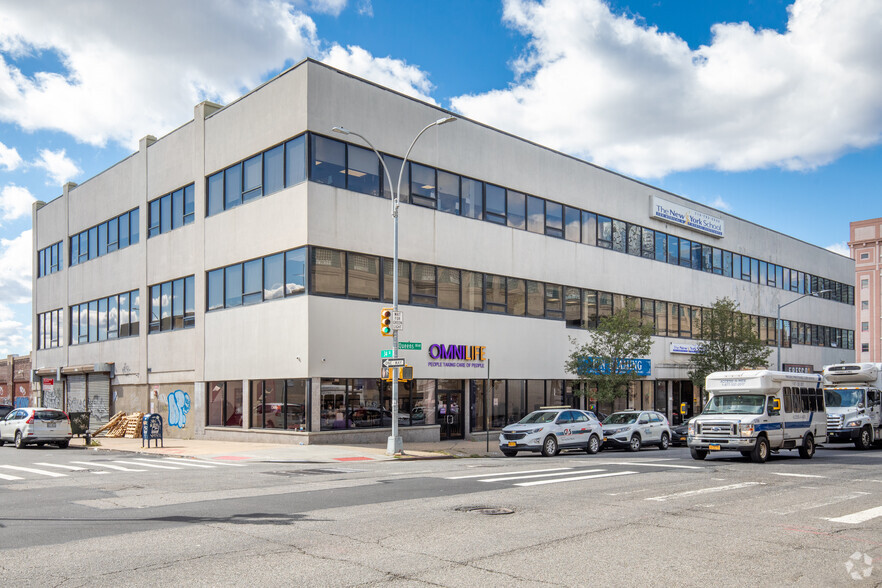 33-10 Queens Blvd, Long Island City, NY en alquiler - Foto del edificio - Imagen 1 de 4