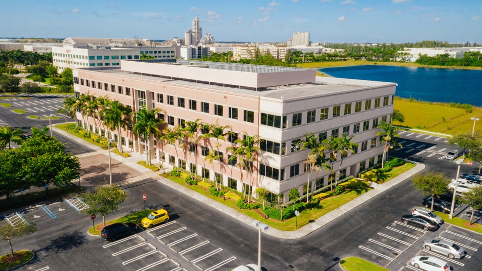 10451 NW 117th Ave, Miami, FL en alquiler - Foto del edificio - Imagen 2 de 28