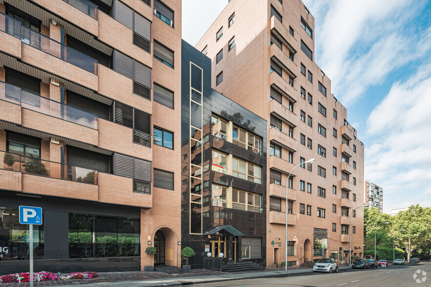 Calle de Henri Dunant, 19, Madrid, Madrid en alquiler - Foto del edificio - Imagen 2 de 10