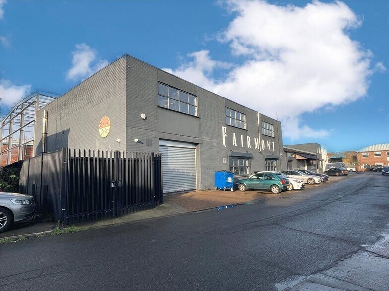 18 Tallon Rd, Brentwood en alquiler - Foto del edificio - Imagen 2 de 24