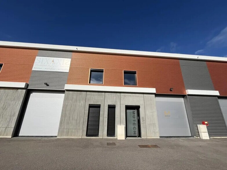 165 Avenue Henri Schneider, Meyzieu en alquiler - Foto del edificio - Imagen 2 de 10