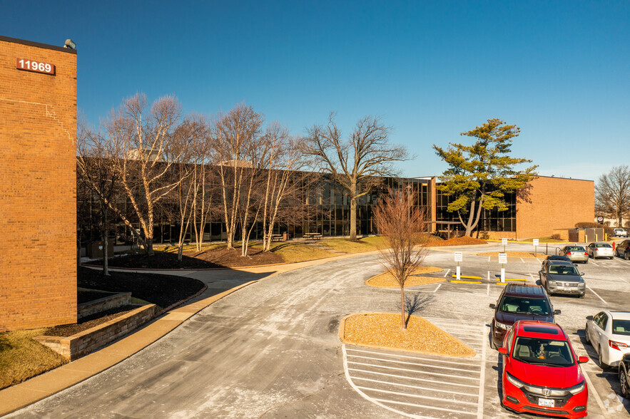 11969-11975 Westline Industrial Dr, Maryland Heights, MO en alquiler - Foto del edificio - Imagen 3 de 10