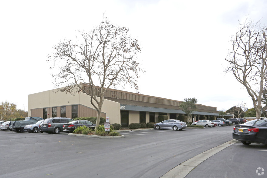 910 Bern Ct, San Jose, CA en alquiler - Foto del edificio - Imagen 1 de 3