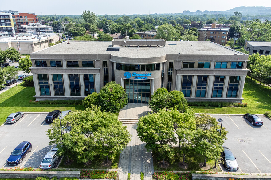 8585 Décarie, Mt Royal, QC en alquiler - Foto del edificio - Imagen 2 de 35