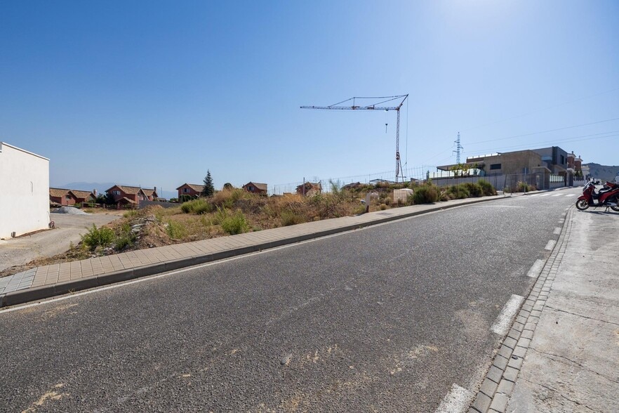 Calle Veleta, Dílar, Granada en venta - Foto del edificio - Imagen 2 de 21