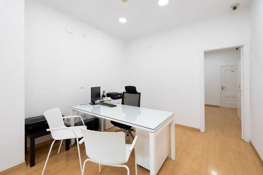 Local en Granada en venta - Foto del interior - Imagen 3 de 15
