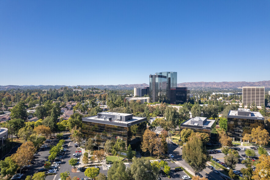 5850 Canoga Ave, Woodland Hills, CA en alquiler - Vista aérea - Imagen 3 de 3