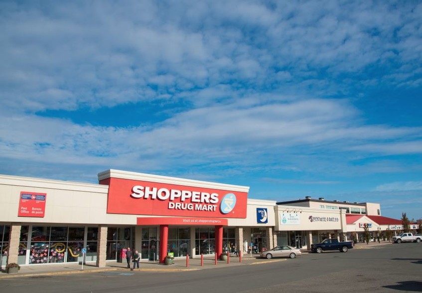 1111 Shoppers Row, Campbell River, BC en alquiler - Foto del edificio - Imagen 2 de 3