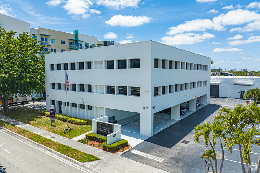 707 NE 3rd Ave, Fort Lauderdale, FL en alquiler - Foto del edificio - Imagen 2 de 57