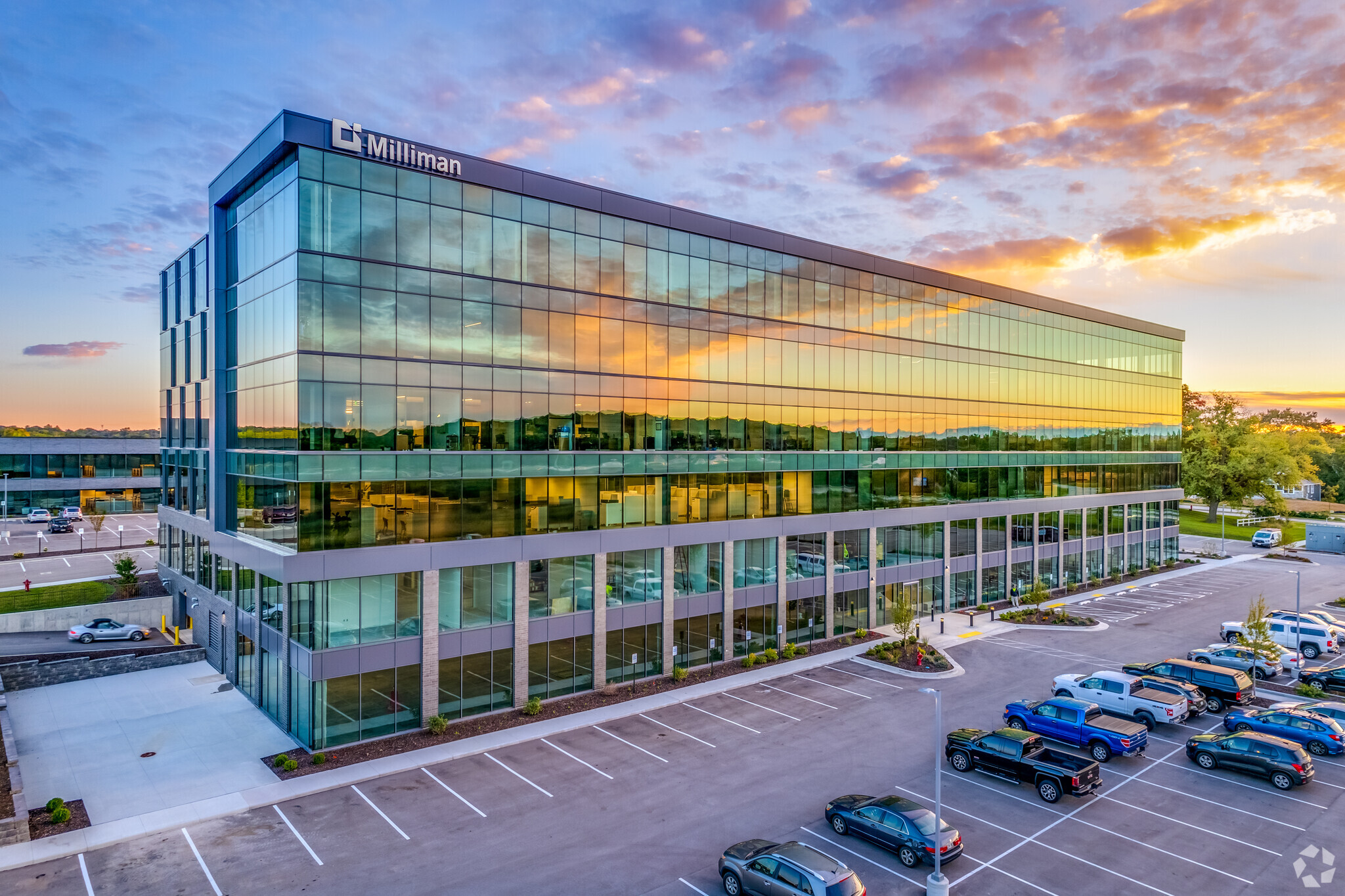 17335 Golf Pkwy, Brookfield, WI en alquiler Foto del edificio- Imagen 1 de 33