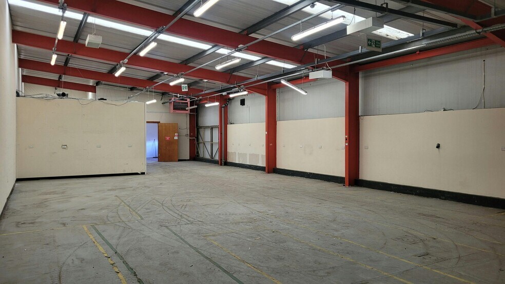 129-131 Deerdykes Vw, Cumbernauld en alquiler - Foto del edificio - Imagen 2 de 4