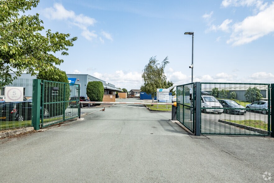 Manor Ln, Deeside en venta - Foto del edificio - Imagen 2 de 4