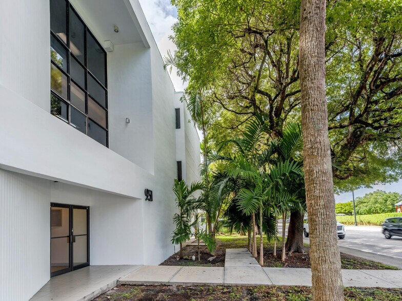 951 S Le Jeune Rd, Coral Gables, FL en venta - Foto del edificio - Imagen 3 de 34