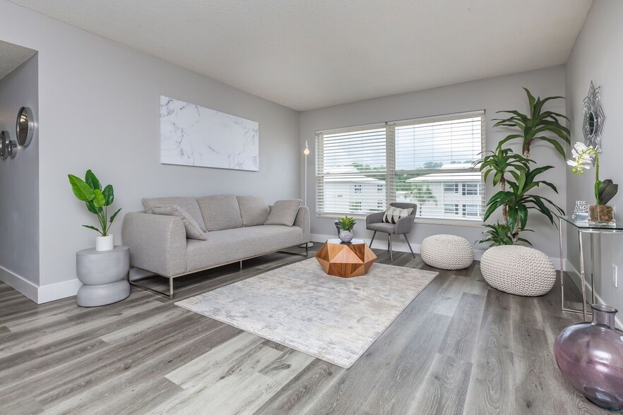 4201 49th St N, Saint Petersburg, FL en venta - Foto del edificio - Imagen 3 de 12