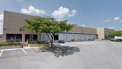 11800 NW 100th Rd, Medley, FL en alquiler Foto del edificio- Imagen 1 de 3