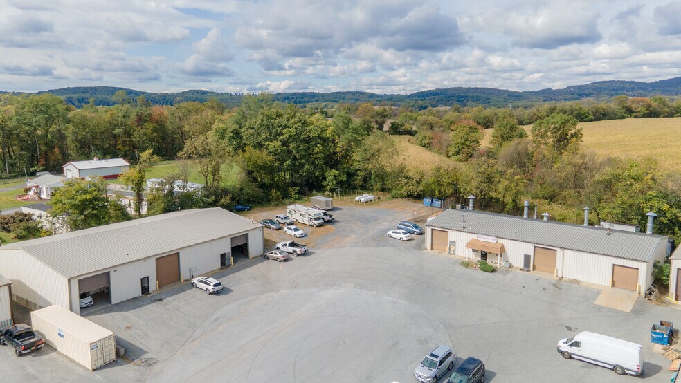 Enterprise Ct Auto Repair & Auto Body cartera de 2 inmuebles en venta en LoopNet.es - Foto del edificio - Imagen 1 de 15