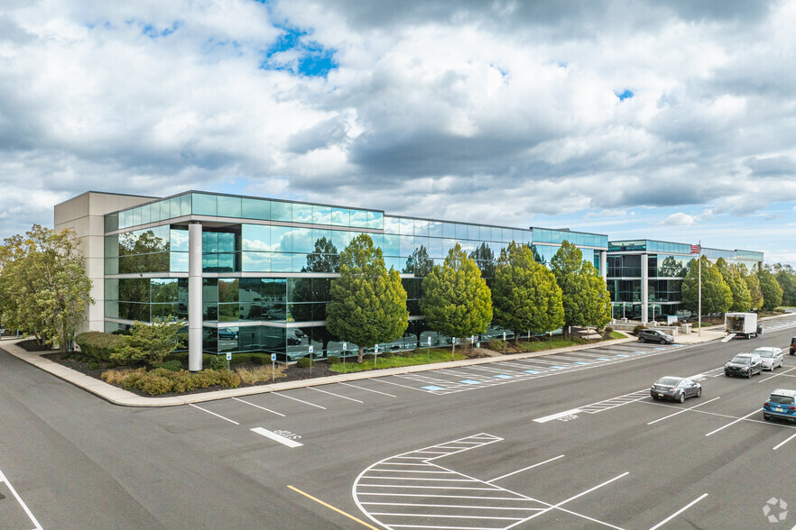 2400 Thea Dr, Harrisburg, PA en alquiler - Foto del edificio - Imagen 1 de 9