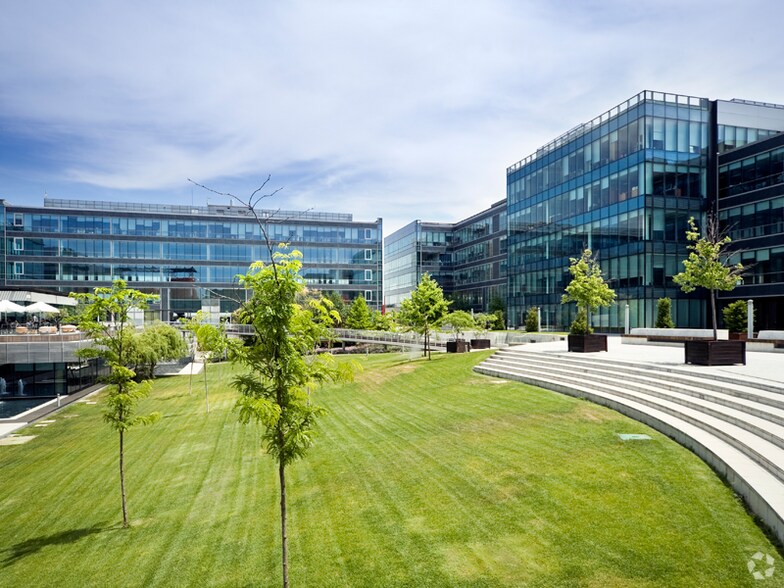 Calle de Campezo, 1, Madrid, Madrid en alquiler - Foto del edificio - Imagen 3 de 24