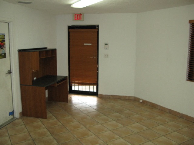 2271-2275 W 77th St, Hialeah, FL en alquiler - Foto del edificio - Imagen 2 de 10