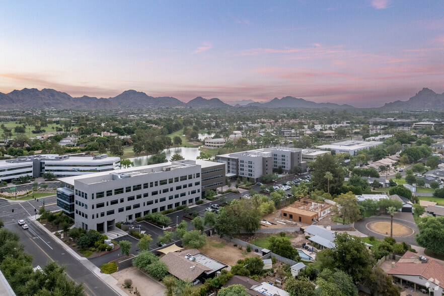 2801 E Camelback Rd, Phoenix, AZ en alquiler - Vista aérea - Imagen 3 de 10