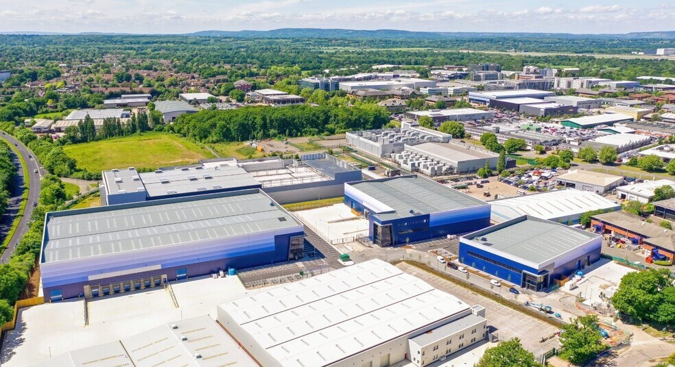 Napier Way, Crawley en alquiler - Foto del edificio - Imagen 2 de 5