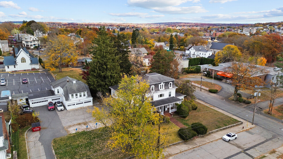 3 Highland St, Woonsocket, RI en venta - Foto del edificio - Imagen 3 de 58