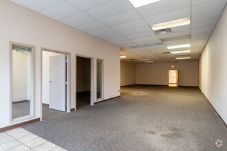 5072-5096 Corunna Rd, Flint, MI en alquiler Foto del interior- Imagen 1 de 7