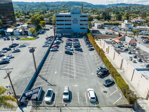 18345 Ventura Blvd, Tarzana, CA - VISTA AÉREA  vista de mapa - Image1