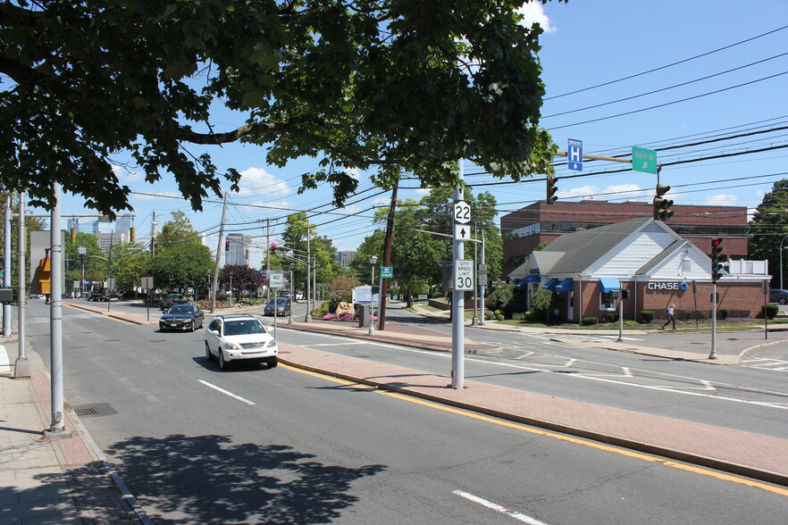 285 Maple Ave, White Plains, NY en alquiler - Foto del edificio - Imagen 2 de 11