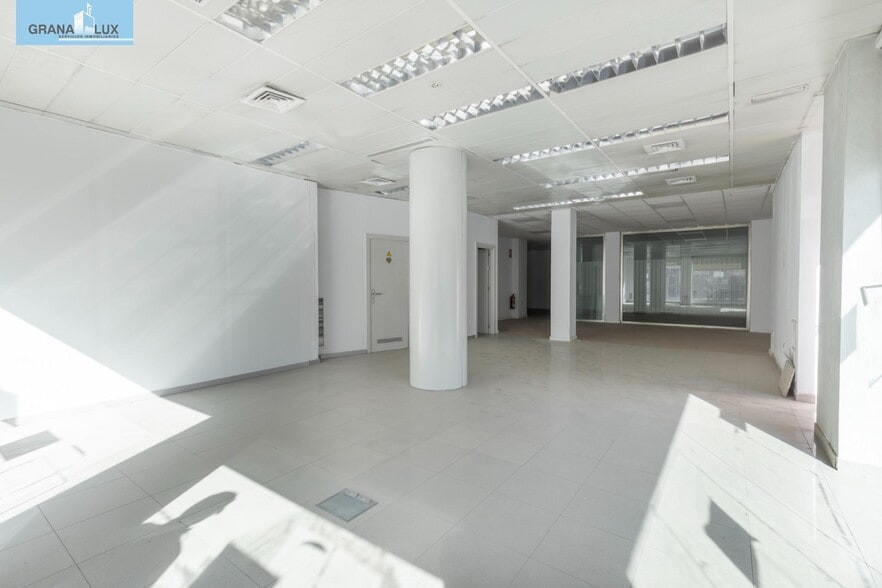 Local en Granada en venta - Foto del interior - Imagen 3 de 25