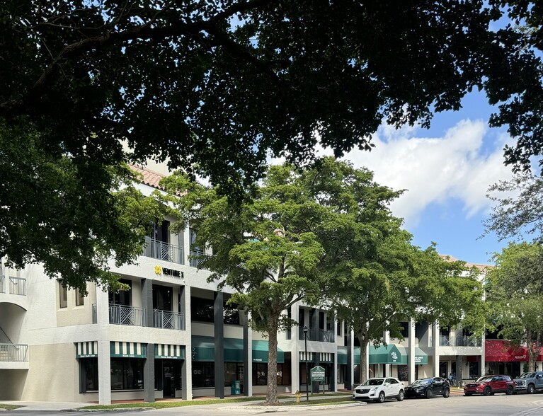 15450 New Barn Rd, Miami Lakes, FL en alquiler - Foto del edificio - Imagen 1 de 24