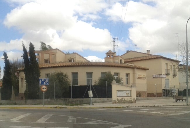 Más detalles de Calle de la Mancha, 2, Ontígola - Local en venta