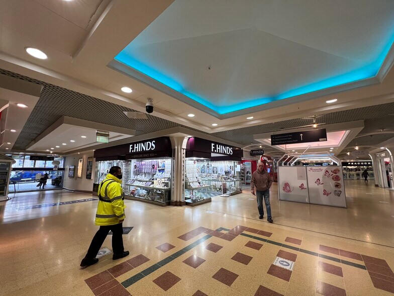 Wellington St, Aldershot en alquiler - Foto del edificio - Imagen 3 de 11