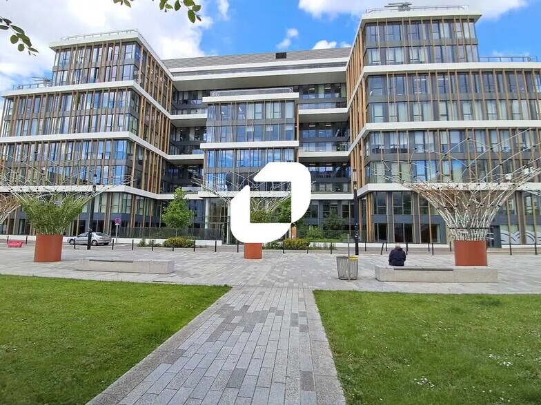 2 Avenue De La Gare, Montigny-le-Bretonneux en alquiler - Foto del edificio - Imagen 1 de 14