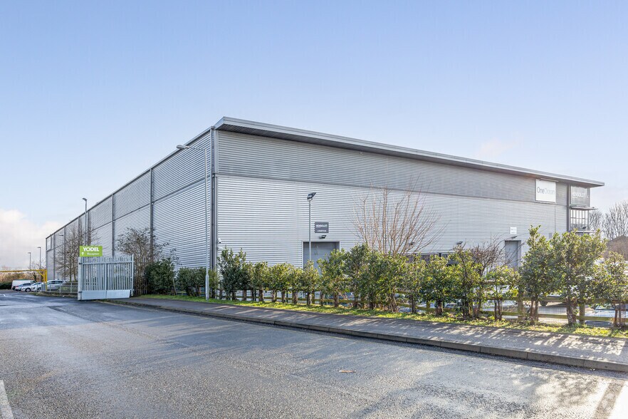 6 Mollison Ave, Waltham Cross en alquiler - Foto del edificio - Imagen 3 de 11