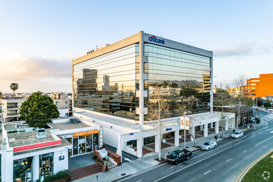 11726 San Vicente Blvd, Los Angeles, CA en alquiler - Foto del edificio - Imagen 2 de 9