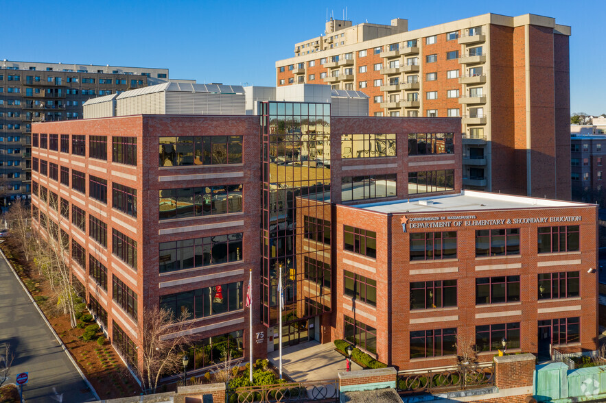 75 Pleasant St, Malden, MA en alquiler - Foto del edificio - Imagen 2 de 8