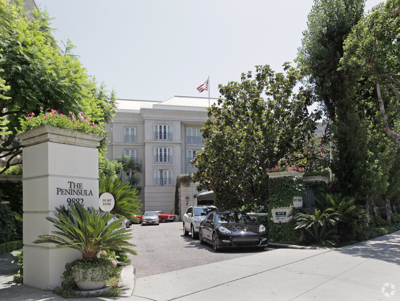 9882 Santa Monica Blvd, Beverly Hills, CA en alquiler - Foto del edificio - Imagen 3 de 11