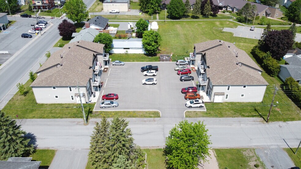 73 & 75 Kenyon St Multifamily cartera de 2 inmuebles en venta en LoopNet.es - Foto principal - Imagen 1 de 4