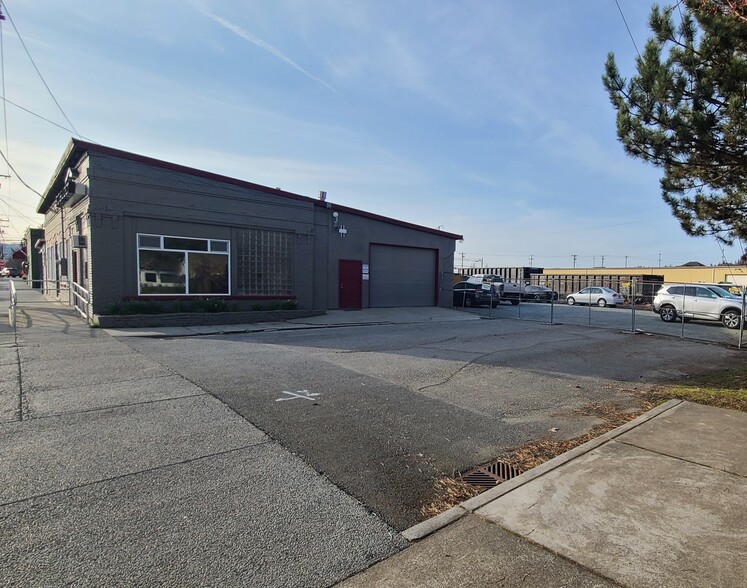 135 E Hill St, Monroe, WA en venta - Foto del edificio - Imagen 3 de 9